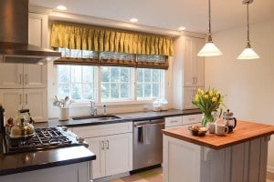 Modern-Kitchen-Window-Treatments
